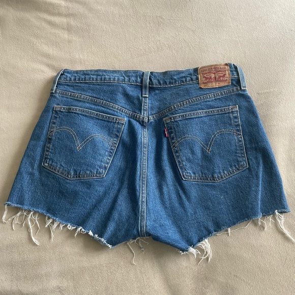 Levi Womens Cutoff denim shorts - Picture 3 of 4